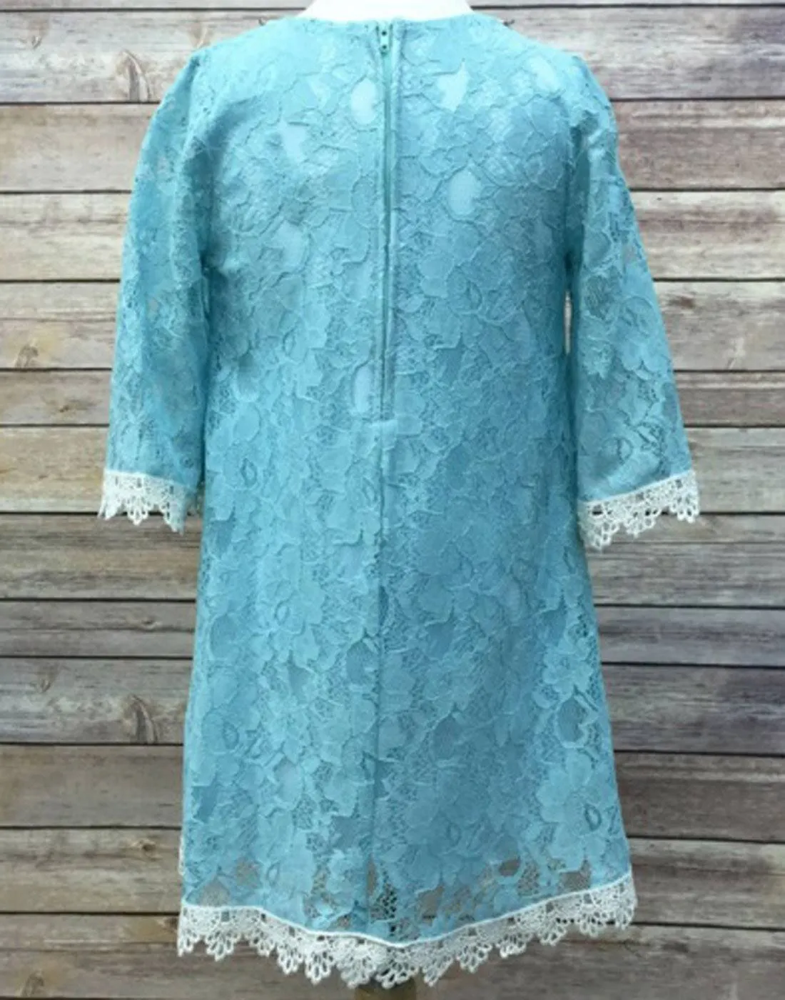 Floral Lace Dress With a Pearl Necklace - Turquoise