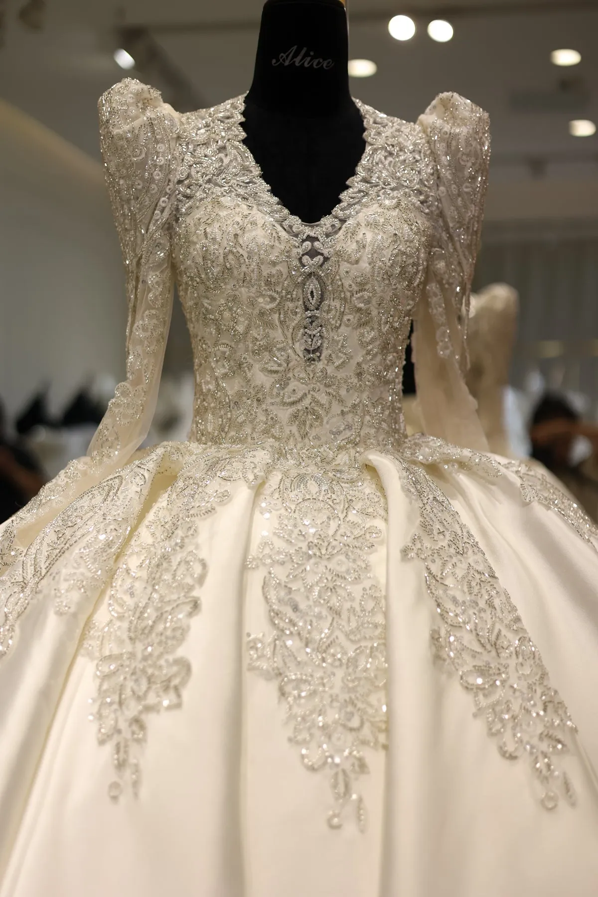 Luxury Crystal Lace V-Neck Long Sleeves Wedding Dress RS024