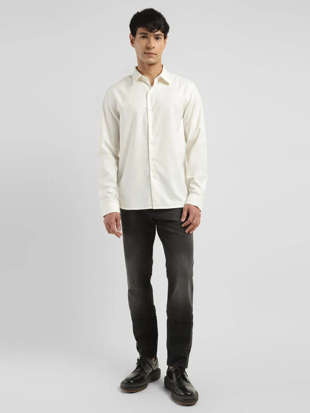 Men's Textured Spread Collar Shirt